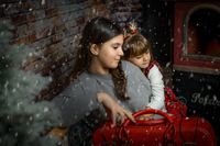 Fotograf&iacute;a de Navidad Polar Express 2023. Estudio de Fotograf&iacute;a Madalina Basarman en Logro&ntilde;o